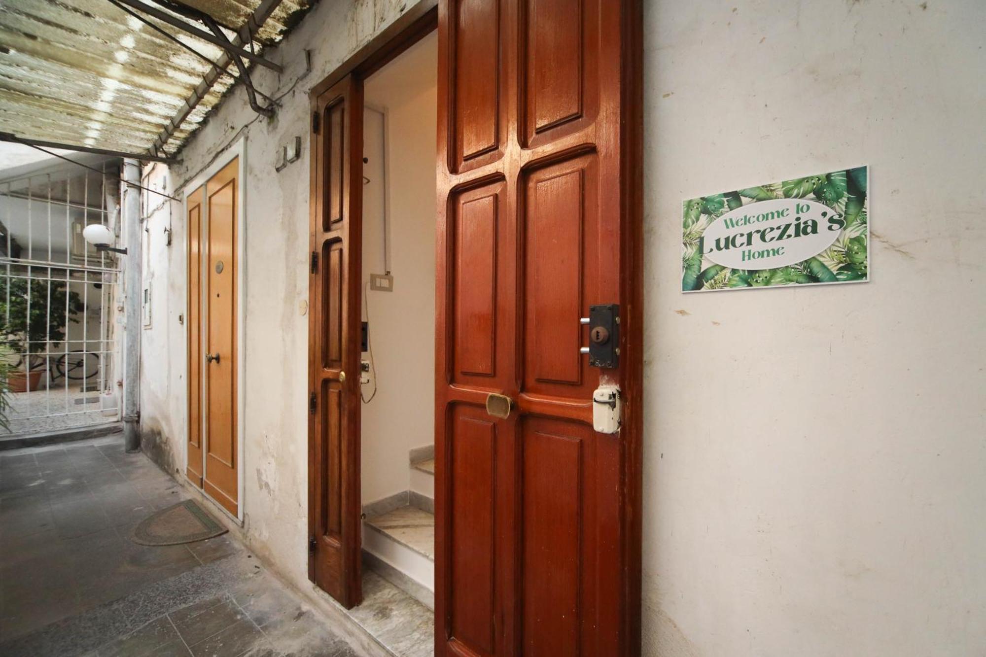 Lucrezia'S Home カステッランマーレ・ディ・スタービア エクステリア 写真